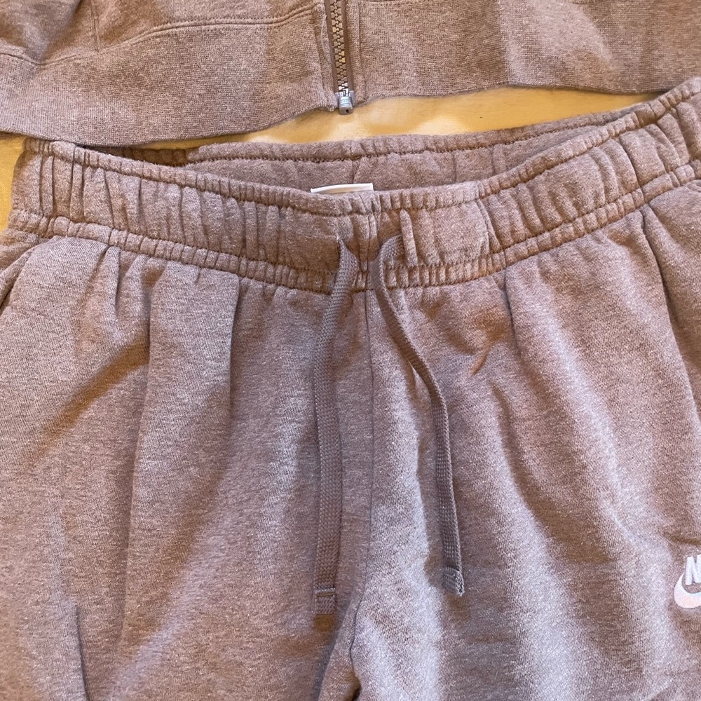 NWOT Nike Wide Leg Crop Sweat Set Size M Taupe - Picture 4 of 7